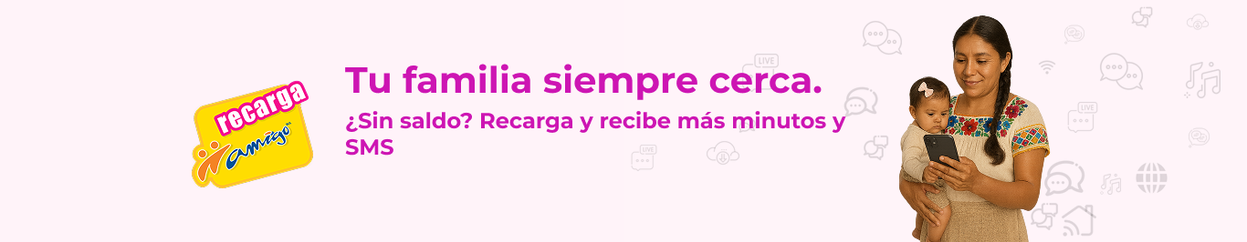 Madre joven recargando Telcel desde su celular
